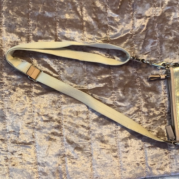 Coach Crossbody Messenger Bag, Excellent Condition!!! Take a look👀👀 - Picture 3 of 7
